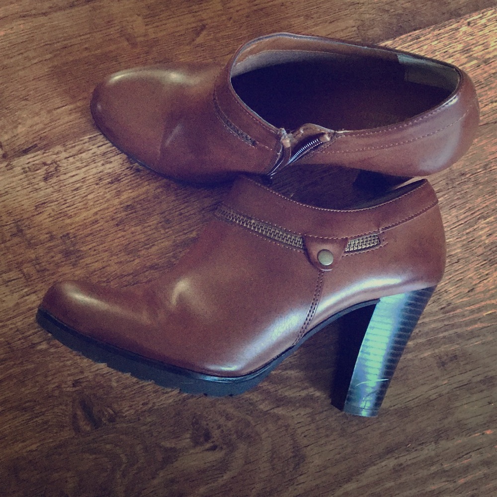 White mountain heeled booties